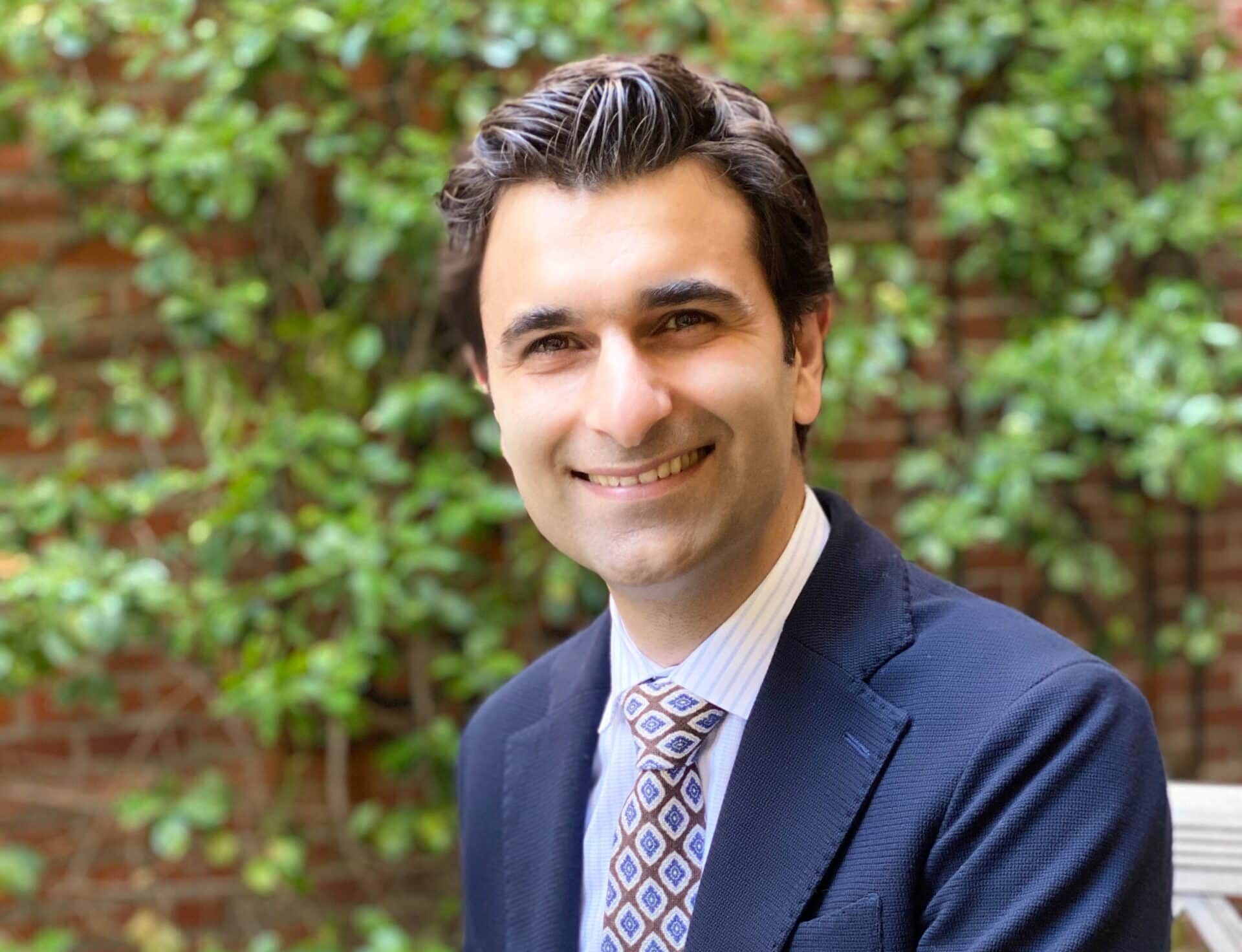 Headshot of Dr. Sam Shamardi guest on MDIB Podcast