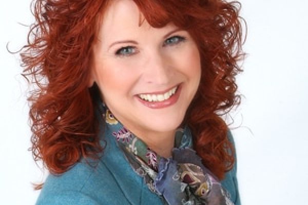 13_LI_Wilson_Pamela Looking Right