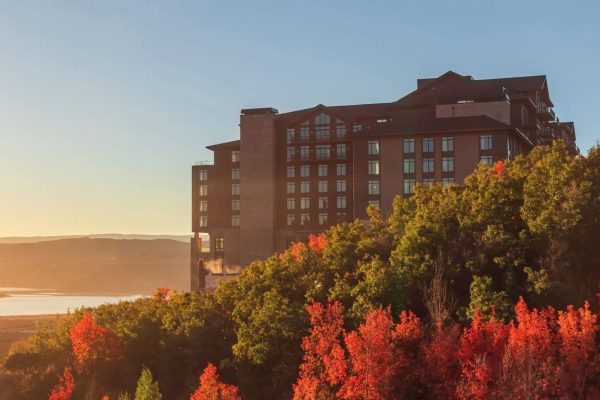 Hotel-Exterior-Fall-Foliage.16x9